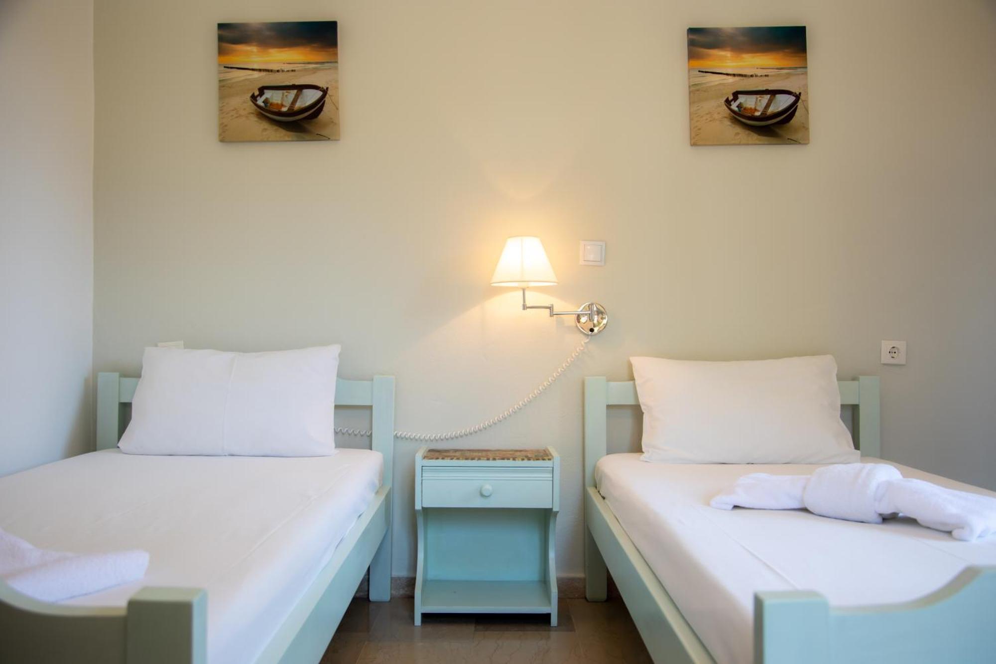 Zervos Apartments Bouka Lefkímmi Zimmer foto